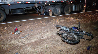 O condutor da motocicleta morreu no local do acidente - Foto: Adilson Domingos