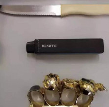 PM apreende menores com faca, soco inglês e cigarro eletrônico em escola de Ponta Porã