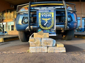 Polícia Militar Rodoviária apreende entorpecente com passageiro de ônibus em Dourados