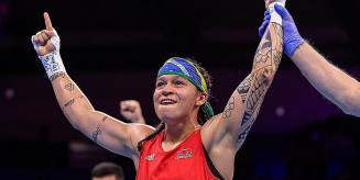 Beatriz Ferreira sobra na final e fatura bicampeonato mundial de boxe