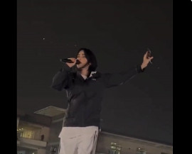 Billie Eilish faz mini-show acústico no México após apresentação ser cancelada por temporal