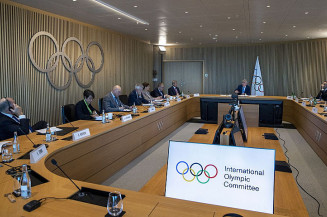 Críticas ao retorno de russos às competições são lamentáveis, diz COI