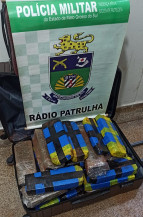 Mulher é presa pela Polícia Militar com 25 quilos de drogas no terminal rodoviário de Dourados