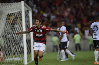 Flamengo goleia Maringá para se garantir nas oitavas da Copa do Brasil