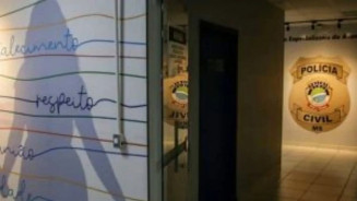 Jovem procura delegacia após ex publicar vídeos íntimos em site pornô e ameaçá-la de morte