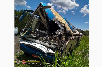Seis vítimas do acidente entre ônibus e caminhão permanecem internadas