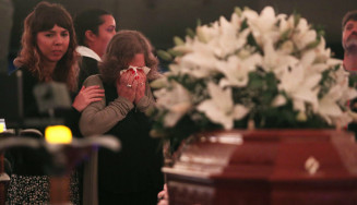 Fãs e famosos dão último adeus à Rita Lee em velório no Planetário do Ibirapuera