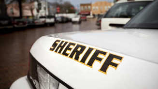 Adolescente é detido após ser filmado espancando a mãe até à morte