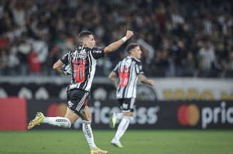 Libertadores: Paulinho decide e Atlético-MG vence para continuar vivo