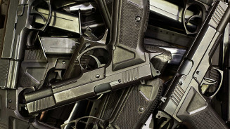 Registro de armas de fogo cai 52% nos primeiros cinco meses do ano, aponta Ministério