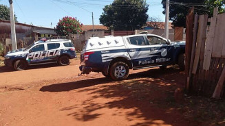 Suspeito de abusar de criança é esfaqueado e leva tiro na cabeça