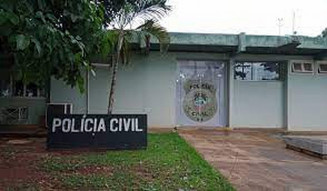 Filho vai visitar pai e o encontra morto ensanguentado no quarto