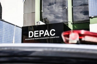 Homem tem carro roubado ao dar carona para trio que conheceu em tabacaria