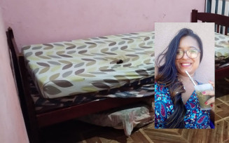 Criança permanece ao lado do corpo da mãe após ser assassinada pelo próprio marido