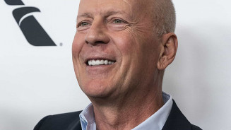 Bruce Willis pede desculpas por não usar máscara em público
