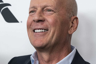 Bruce Willis pede desculpas por não usar máscara em público