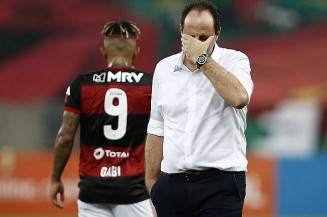 Ceni se reúne com elenco, e Flamengo vê atletas 'mordidos' após protestos