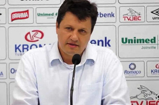 Adílson Batista sofre enfarte e está internado em hospital de Curitiba