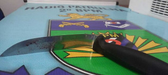 Homem é preso após esfaquear ex-companheira no pescoço