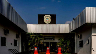 Marido é preso após agredir jovem com golpes de garrafa quebrada