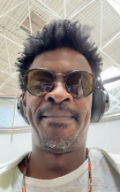 Seu Jorge recebe título de Embaixador da Cultura Brasileira