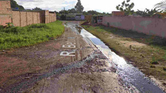 Homem morre em confronto após tentar matar esposa e tomar arma de policial
