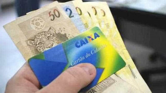 Caixa paga abono salarial para nascidos em janeiro e fevereiro