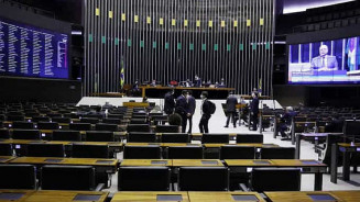 Em meio a repique da pandemia, Câmara decide que eleição com 513 deputados será presencial