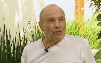 Stênio Garcia volta a ser internado após desmaiar em casa