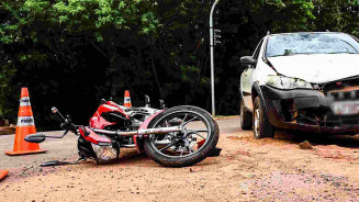 Bebê de oito meses transportado em moto morre após acidente