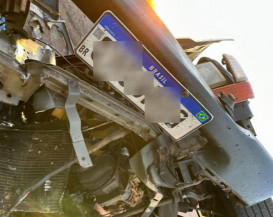 Acidente entre caminhonete e carreta mata idosa e deixa mais 3 pessoas feridas