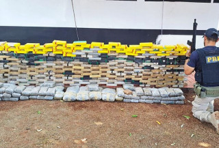 Hillux quebra, polícia tenta dar suporte e dupla vai presa com cocaína avaliada em R$ 10 milhões