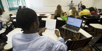 Começa prazo para complementar inscrição adiada no Fies