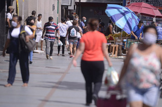 Expectativa de vida no Brasil sobe para 76,6 anos em 2019