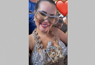 Influenciadora Deolane Bezerra é investigada após publicar foto com cordão de traficante carioca