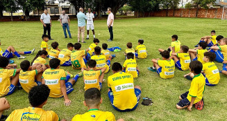 Mandato de Cemar Arnal presta assessoria para escolinha  de futebol