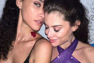 Foto de Alinne Moraes e Débora Nascimento juntas causa alvoroço na internet