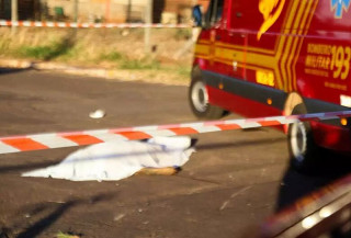 Homem é assassinado a tiros ao sair de tabacaria