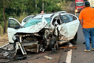Acidente na BR-262 com três veículos deixa dois mortos e mobiliza Bombeiros e Samu