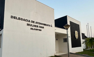 Jovem é preso após perseguir e ameaçar divulgar fotos íntimas de adolescente