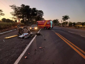 Motociclista morre em acidente e caminhoneiro foge sem prestar socorro