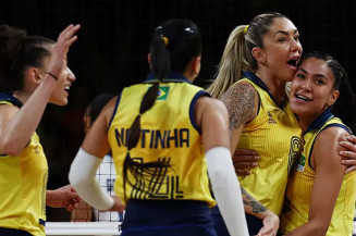 Vôlei feminino perde dos EUA por 3 sets a 2 e disputa o bronze nas Olimpíadas de Paris 2024