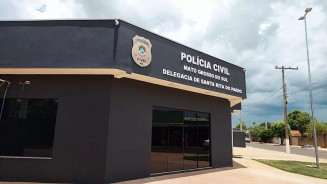 Mulher é presa em MS após três crianças serem encontradas abandonadas em casa