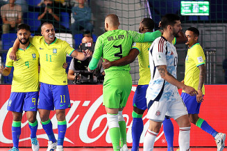 Brasil goleia Costa Rica e avança às quartas de final da Copa do Mundo de futsal