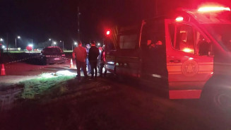 Homem é encontrado morto por populares com tiros e facadas no pescoço