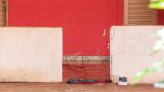 Vizinha acredita que adolescente que matou mãe com 20 facadas estava sob efeito de drogas