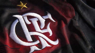 Flamengo vence Vasco no Maracanã e cola no líder Inter