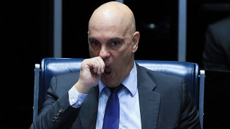 Após o cumprimento de bloqueios e o pagamento de multas milionárias, Alexandre de Moraes libera o retorno da rede social X no Brasil
