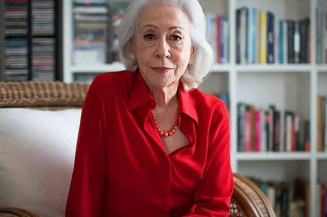 Aos 91 anos, Fernanda Montenegro recebe vacina contra a Covid-19