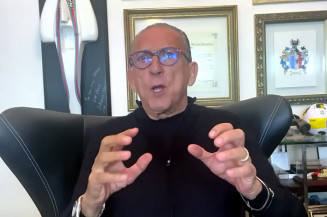 Galvão aprova série sobre Senna e se diz surpreso ao ser representado na produção